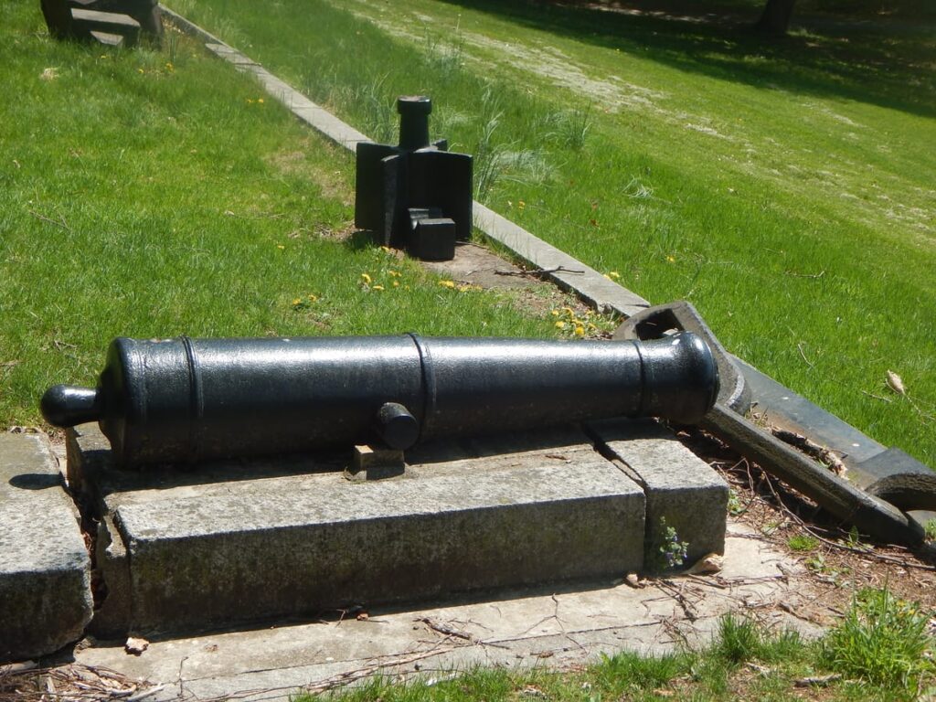 Stories tell of a servant beaten to death in Ringwood Manor's servant quarters where disembodied voices and cries are sometimes heard.
